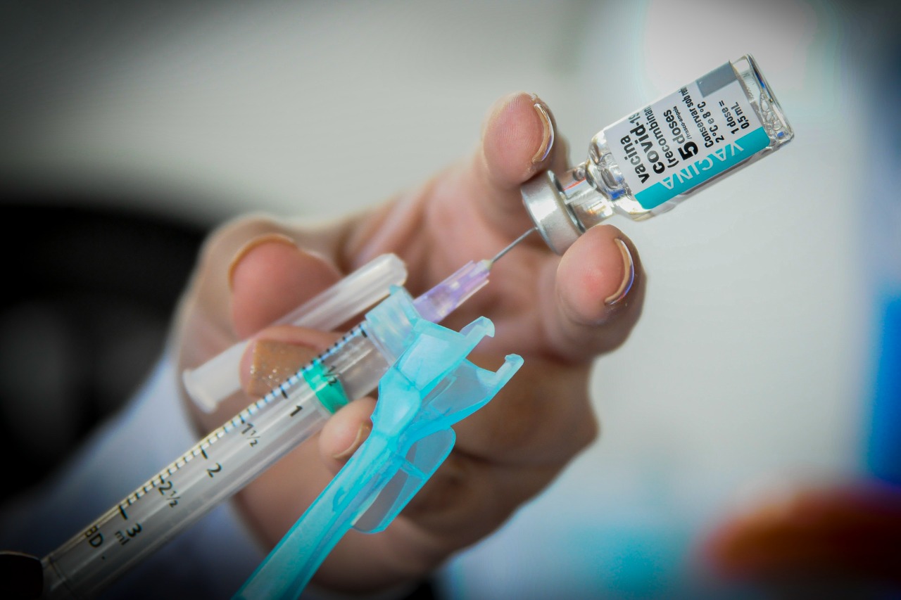 Franca segue com 1ª dose para jovens de 12 a 17 anos e retoma para 18 anos ou mais