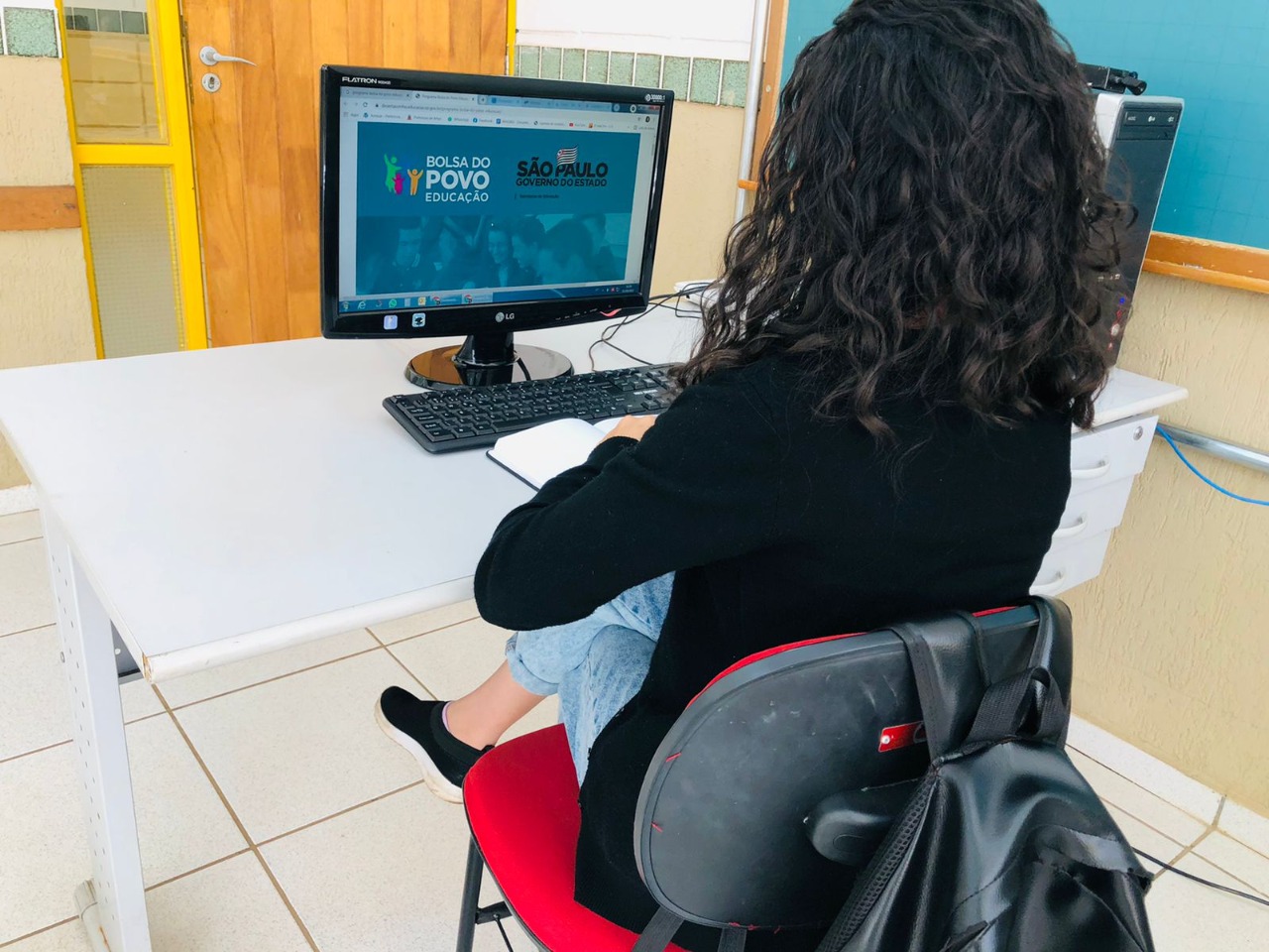 Inscrições: programa vai pagar R$ 1 mil para manter alunos do Ensino Médio na escola