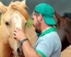 Homem se desespera para salvar seus cavalos ao ter sítio atingido por queimada - Jornal da Franca