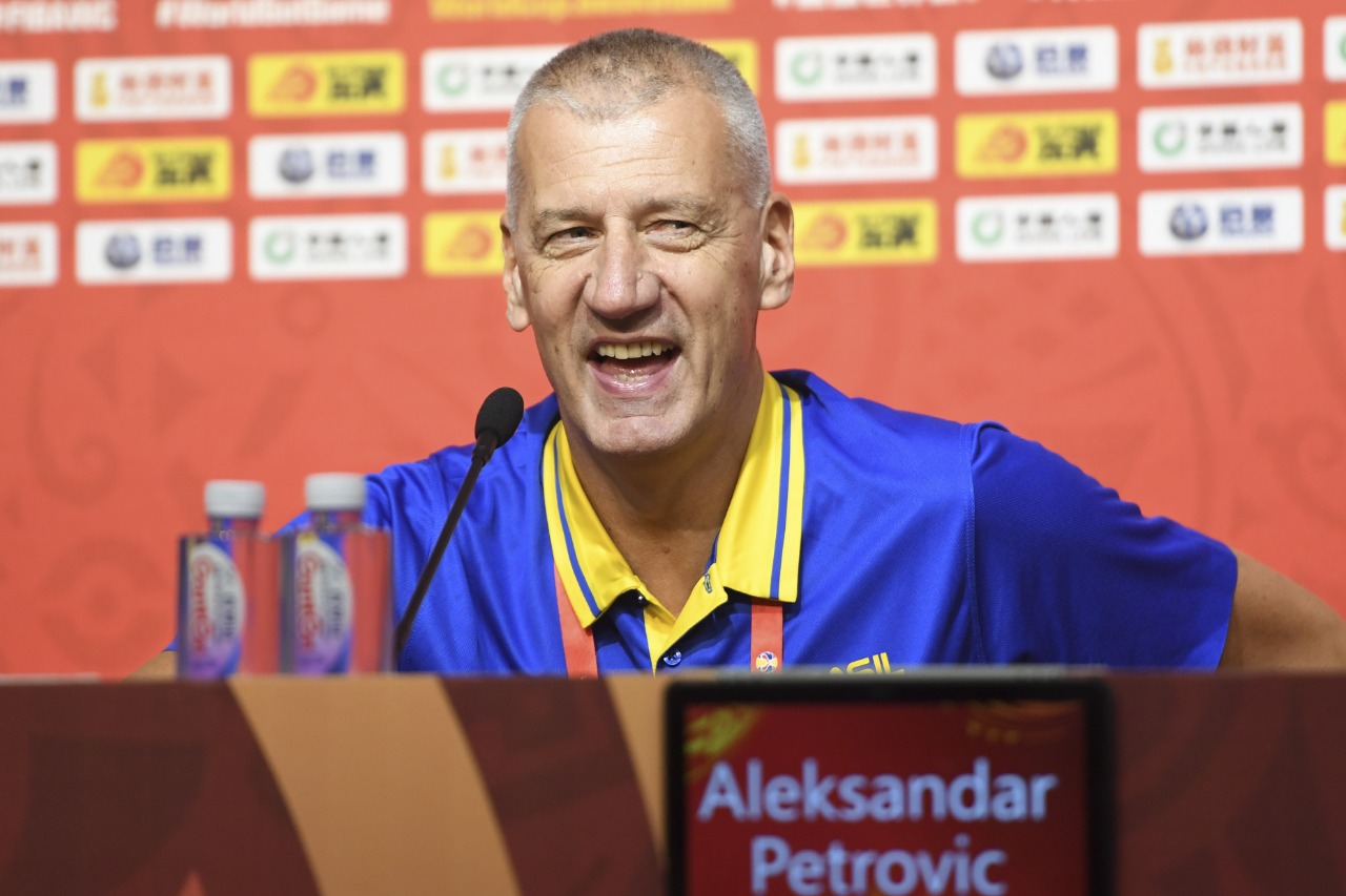 Petrovic troca o comando da Seleção Brasileira por equipe de basquete da Itália