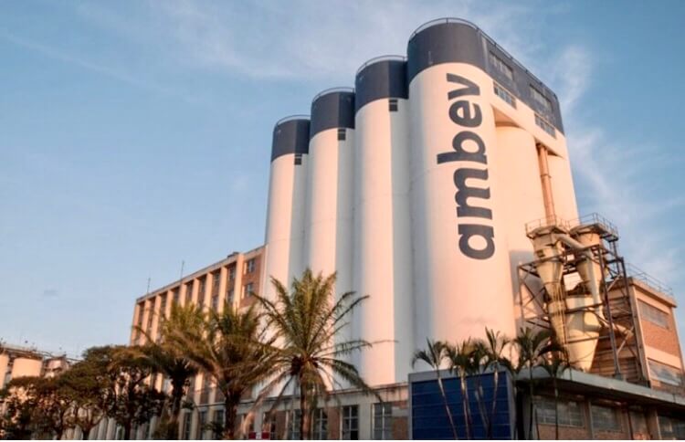 Com a chegada da primavera, Ambev deve aumentar preço da cerveja já no sábado (02)