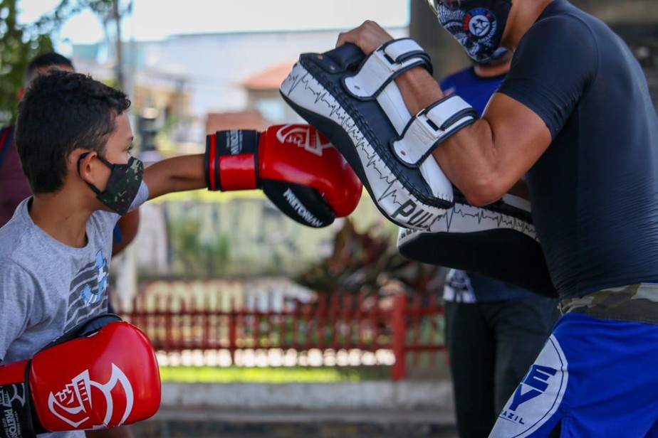 FEAC oferece aulas de boxe gratuitas em Franca para adolescentes e adultos