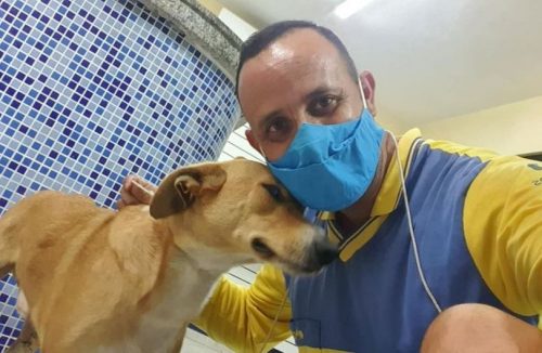 Parecia improvável: carteiro faz sucesso na Internet ao postar selfies com animais - Jornal da Franca