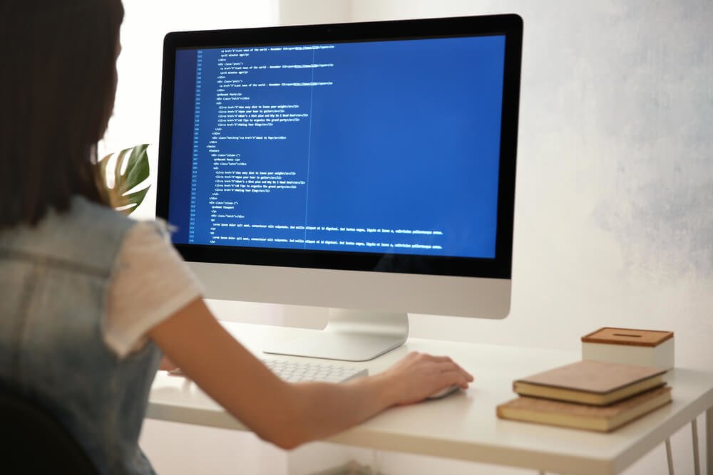 USP oferece curso de programação gratuito para mulheres do ensino médio