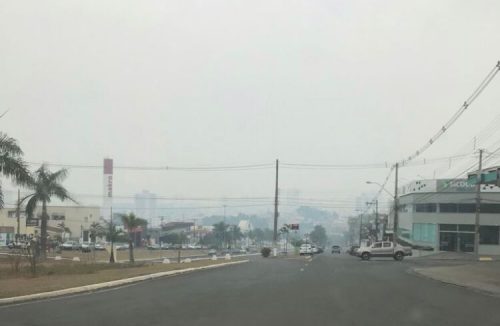 Franca “desaparece” na fumaça que encobre todos os bairros e afeta as pessoas - Jornal da Franca