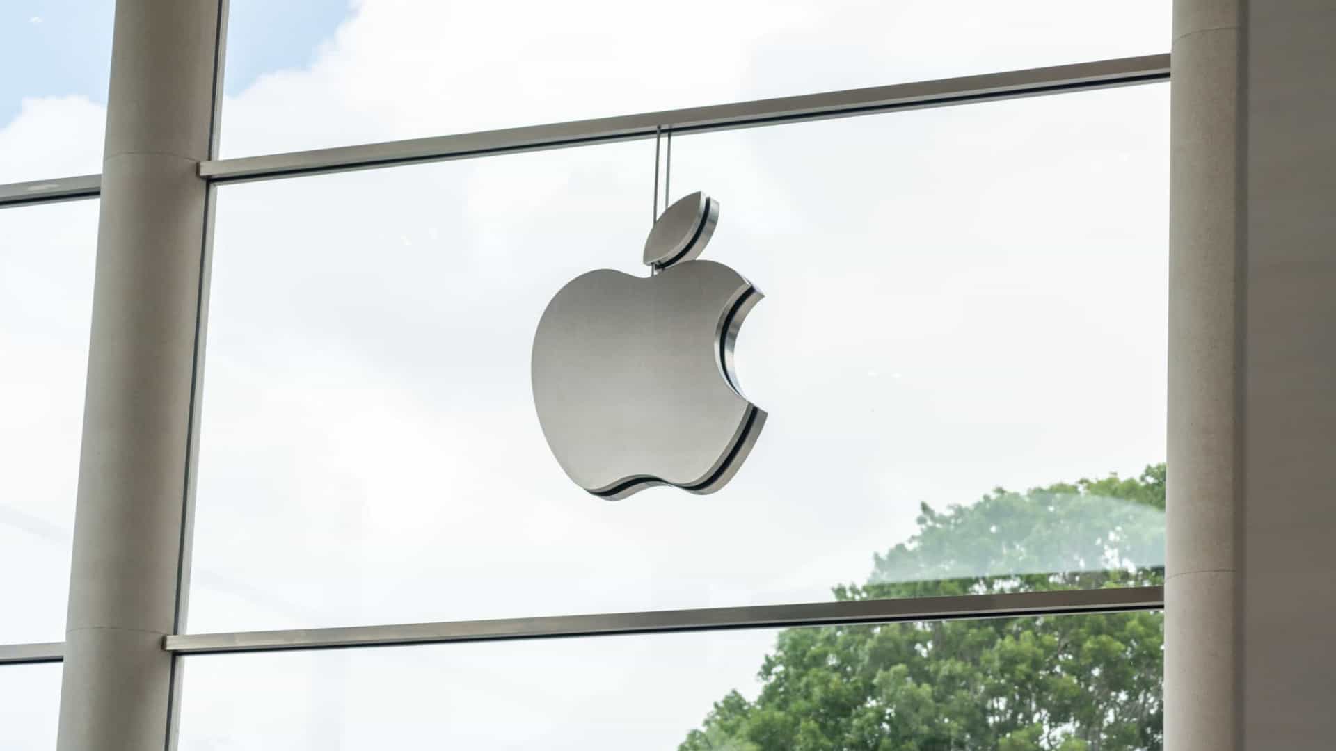 Você está mais pobre ou o iPhone ficou mais caro? Na ponta do lápis, preço triplicou