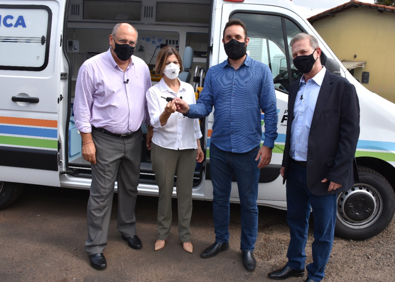 Deputada Delegada Graciela entrega UTI móvel para salvar vidas em Franca