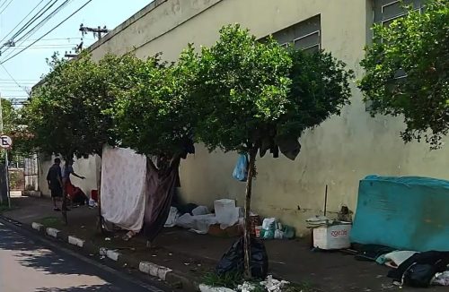 “Favelinha” instalada na calçada do Amazonas, na Estação, cresce e preocupa vizinhos - Jornal da Franca