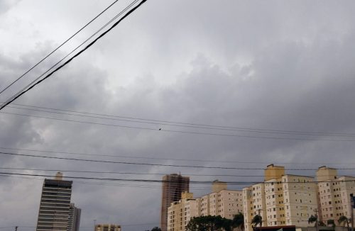 Ponto contra a estiagem: tarde vira noite em Franca e chuva fina chega à cidade - Jornal da Franca
