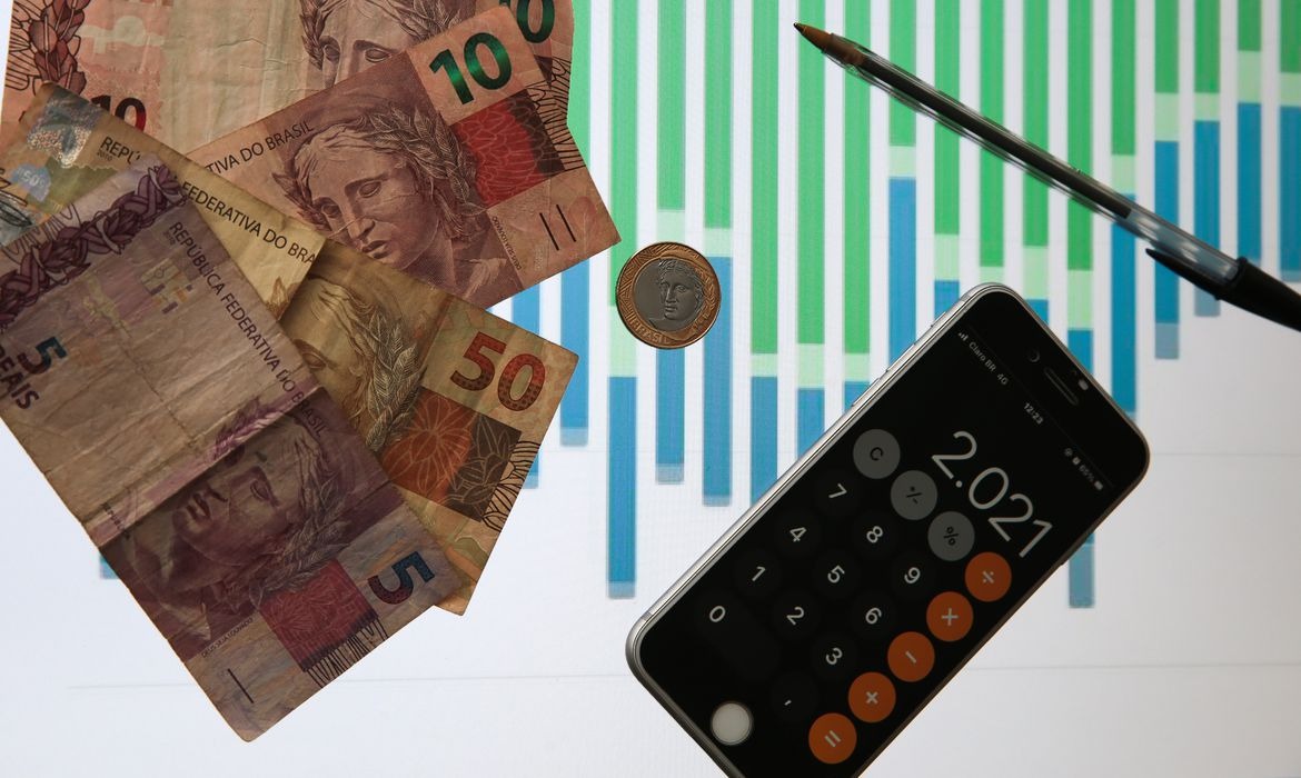 Nasceu em abril e maio? Você pode ter parcela do auxílio liberada na Caixa Federal