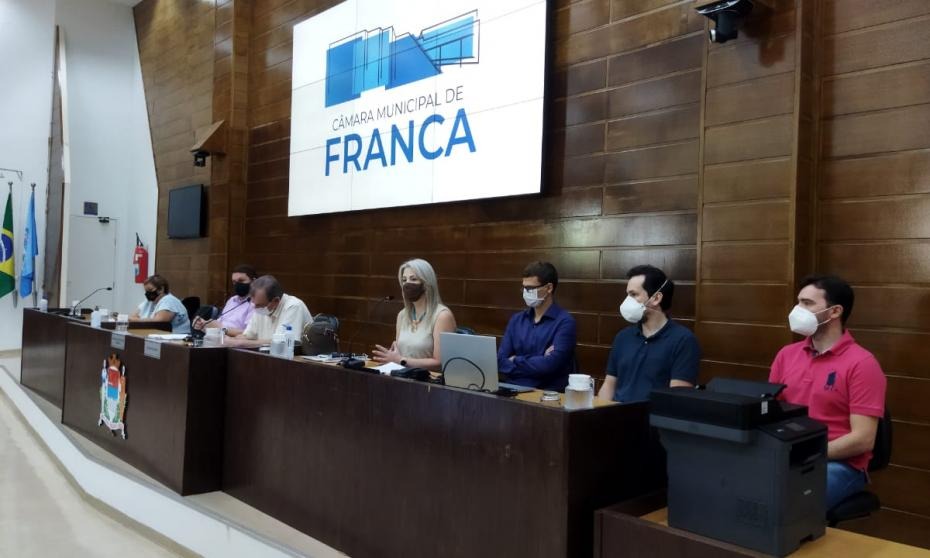Chefe de setor da Prefeitura justifica demora para aprovação de projetos