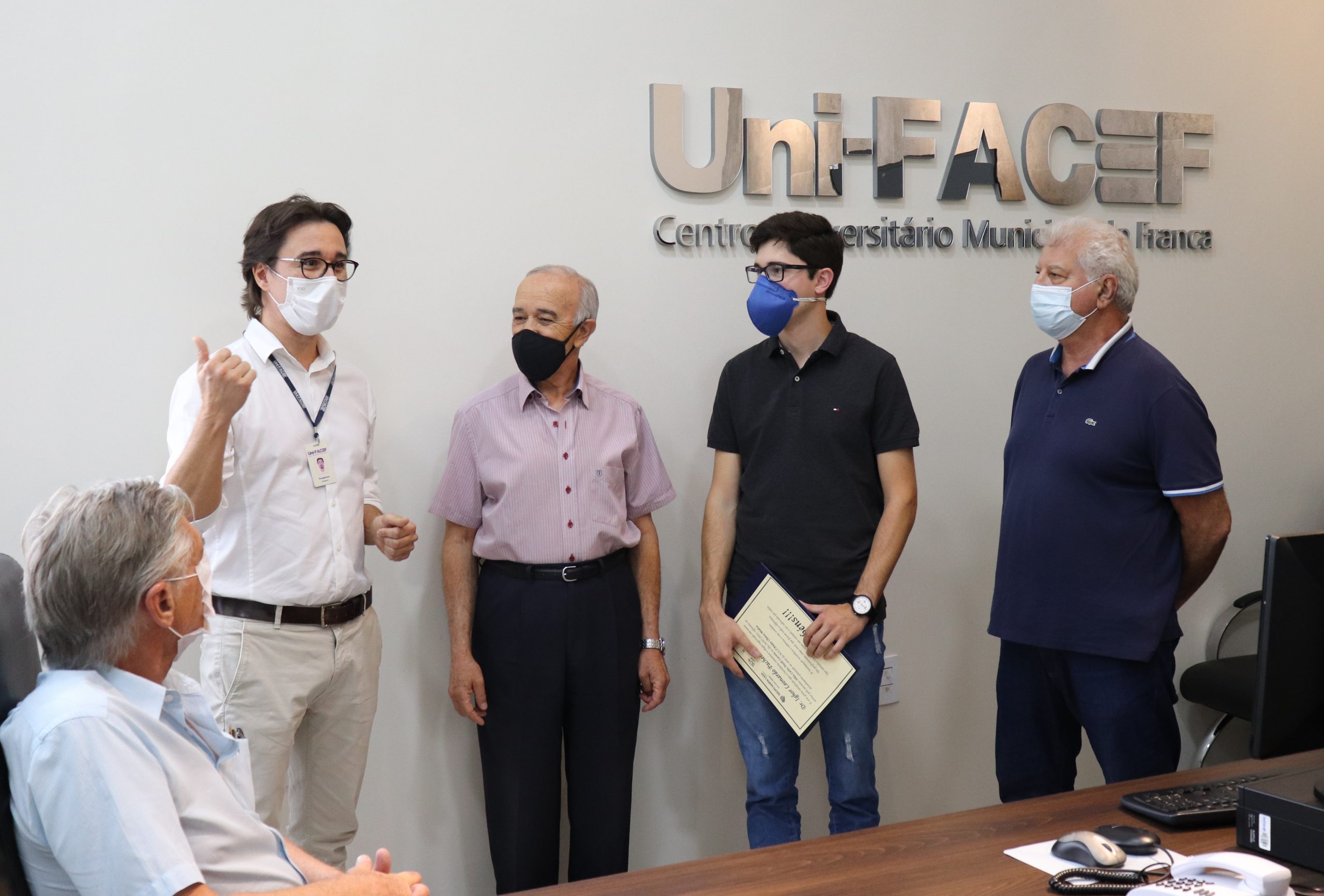 Estudante da Medicina do Uni-FACEF recebe homenagem por atendimento a paciente