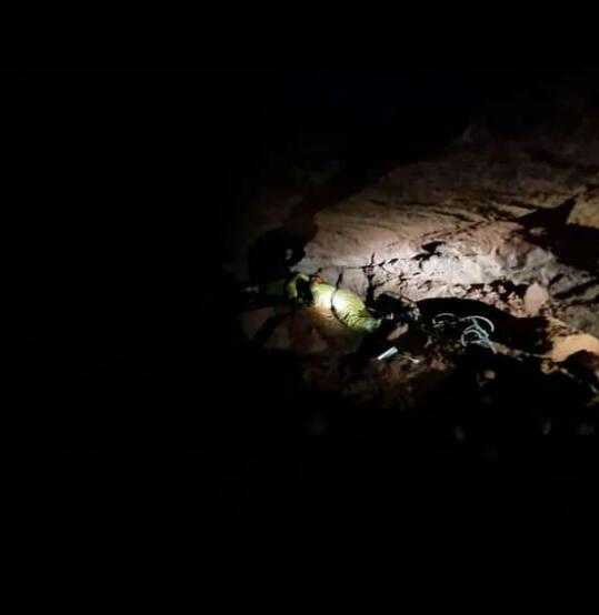 Bombeiros resgatam 4 vítimas de desabamento em Altinópolis; 8 seguem soterradas