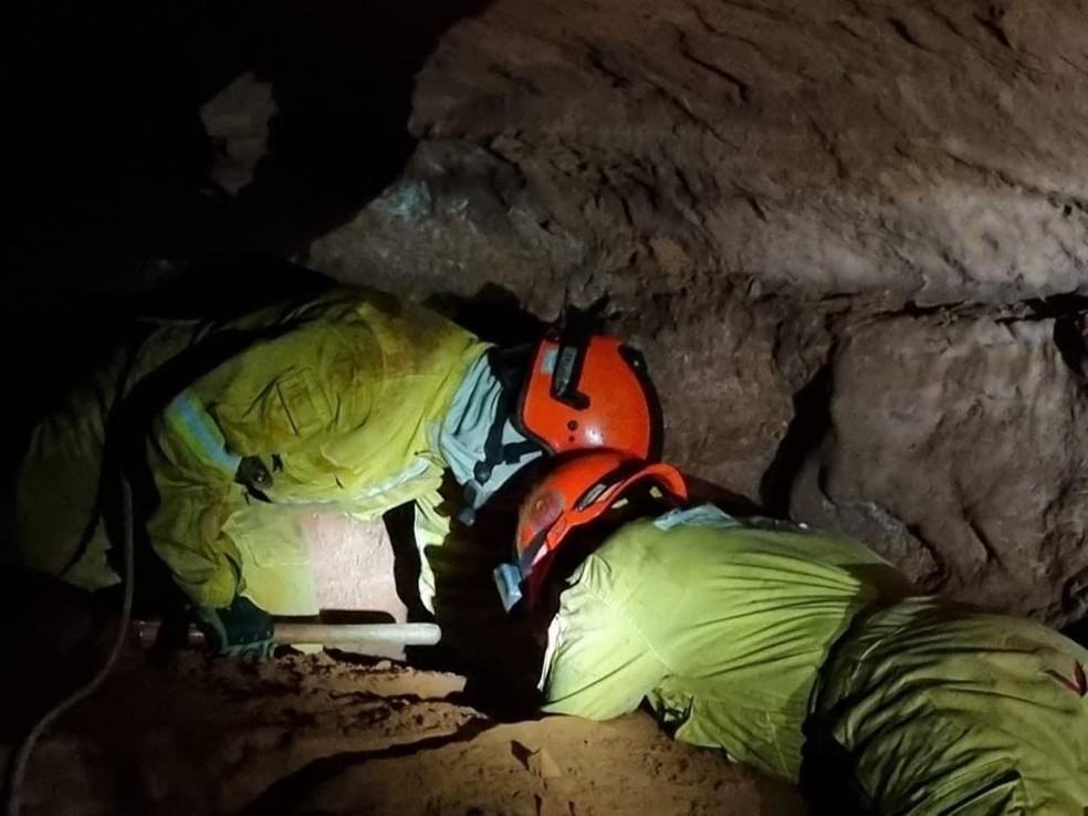 PM confirma uma morte entre bombeiros civis soterrados em gruta em Altinópolis