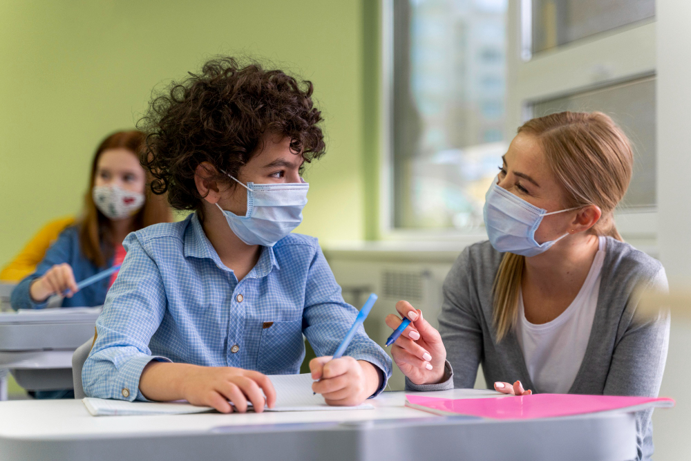 A partir de amanhã, aulas presenciais voltam a ser obrigatórias para 100% dos alunos