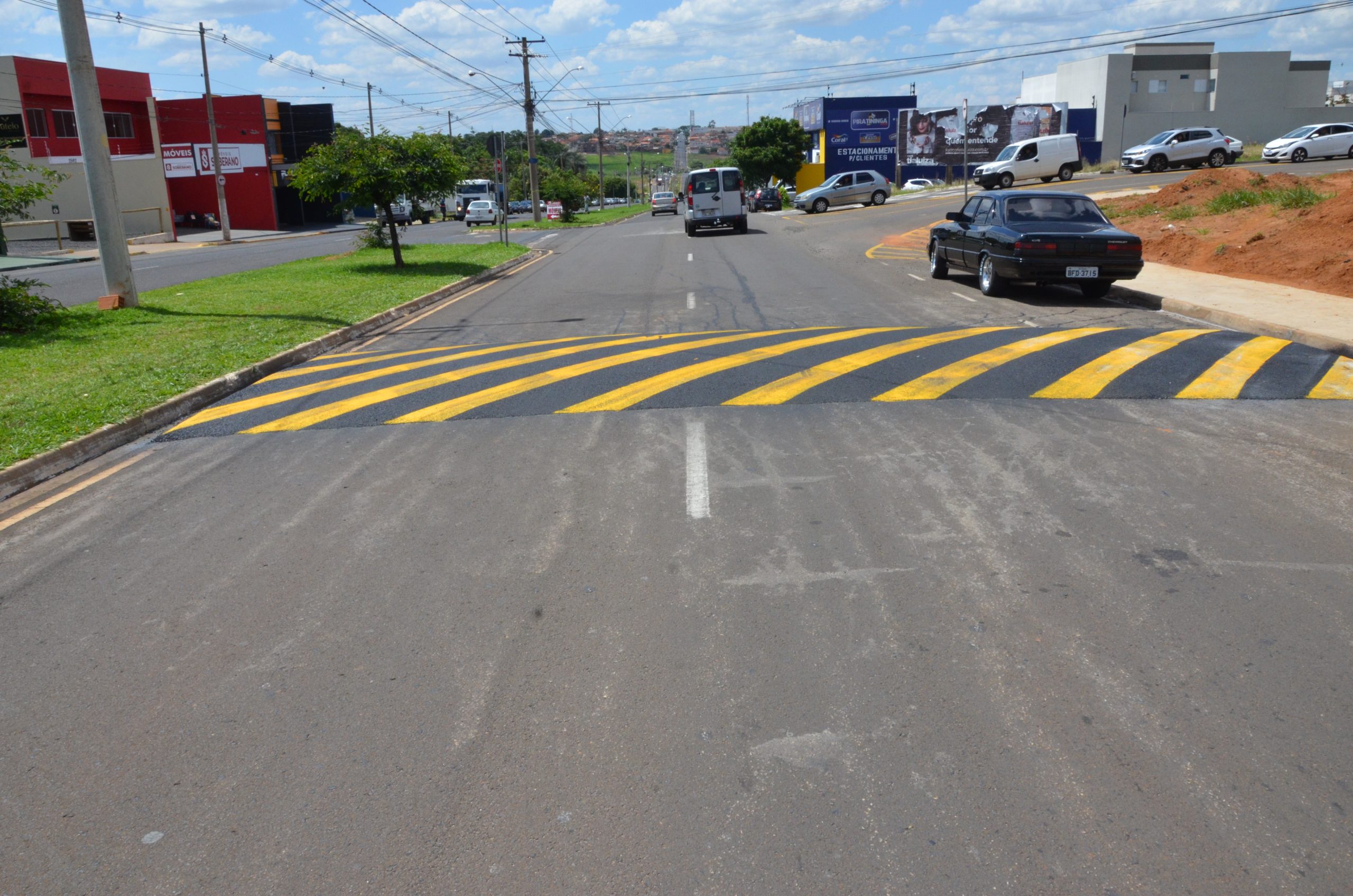 Novas lombadas são instaladas na av. José Granzotti, no Jardim Piratininga