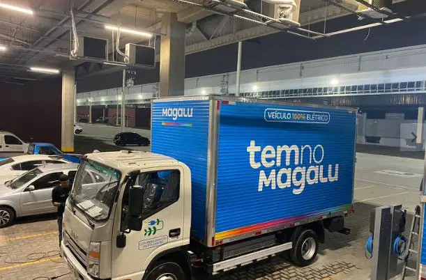 Magazine Luiza vai colocar 51 caminhões elétricos nas ruas até dezembro deste ano