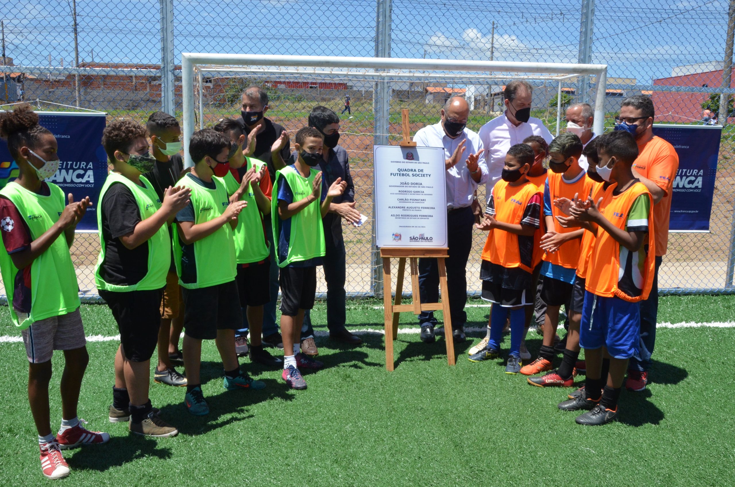 Centro de Formação Esportiva e quadra de futebol society são inaugurados em Franca