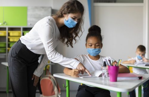 Retorno às aulas marca respeito de alunos às regras de distância e uso de máscara - Jornal da Franca