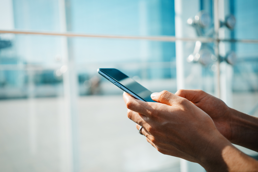 Especialista dá dicas para identificar golpes através de SMS enviado ao celular