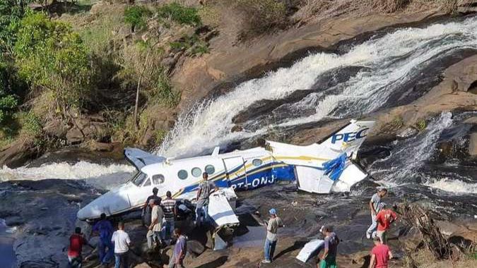 Cantora Marília Mendonça morre aos 26 anos em acidente de avião em Minas Gerais