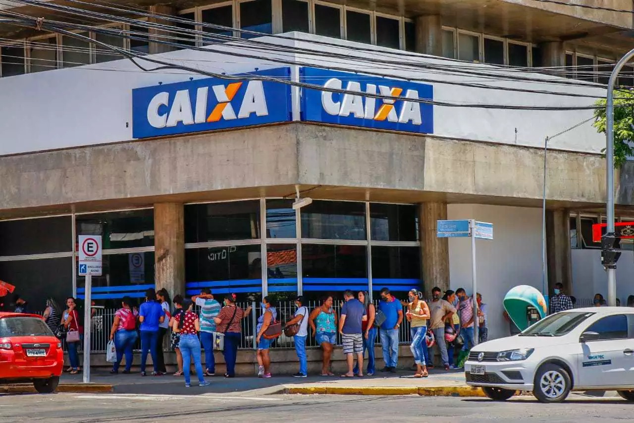Informais que nasceram em junho podem sacar auxílio a partir desta quarta