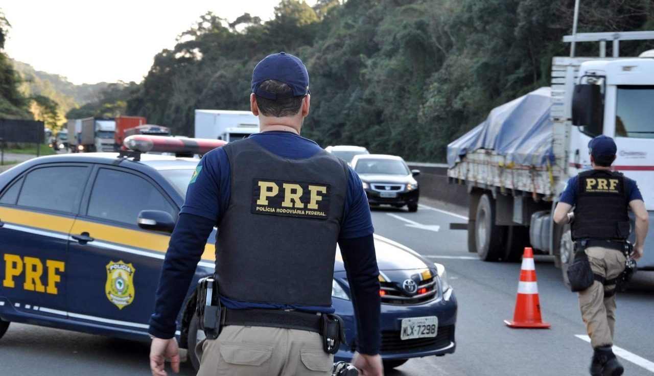 Polícia Rodoviária dá dicas essenciais para um retorno seguro após o feriadão