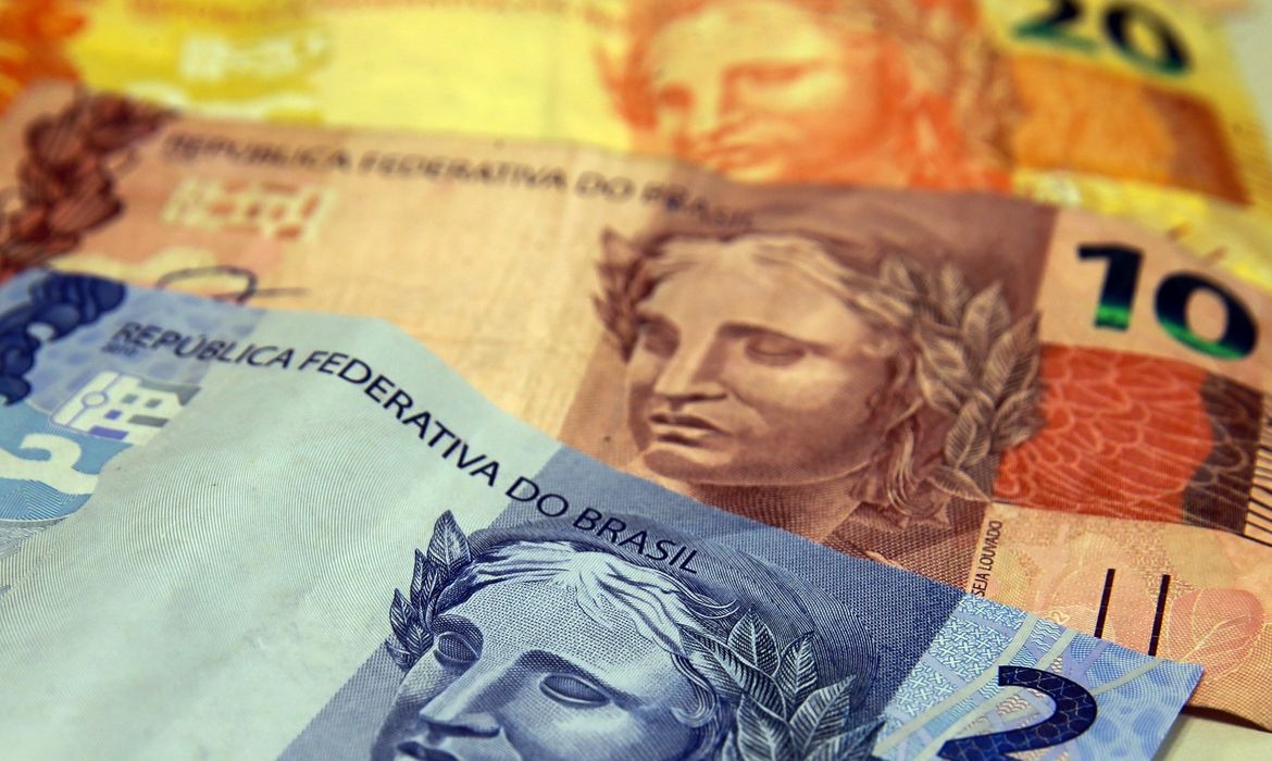 Presidente da Caixa tira dúvidas da população sobre Auxílio Brasil. Assista aqui
