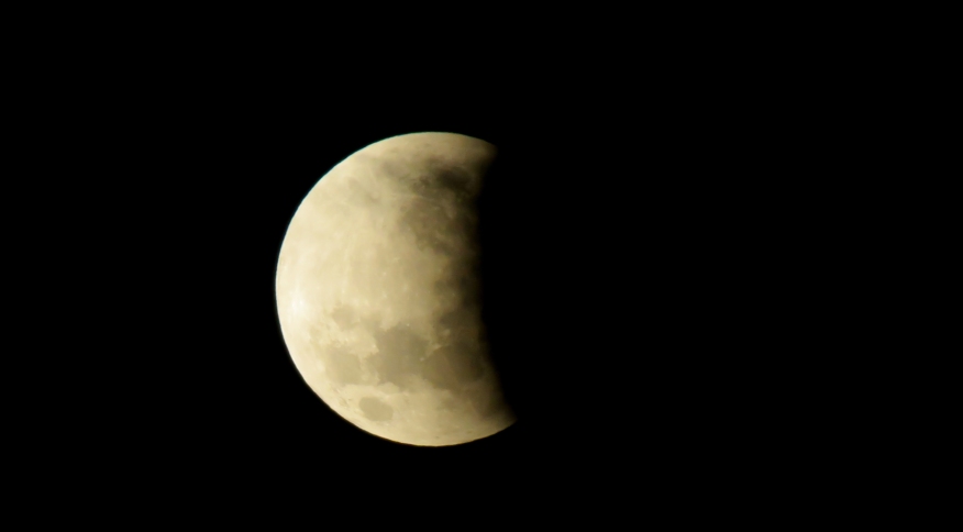 Vídeo de um minuto mostra como foi o mais longo eclipse lunar em 580 anos. Assista