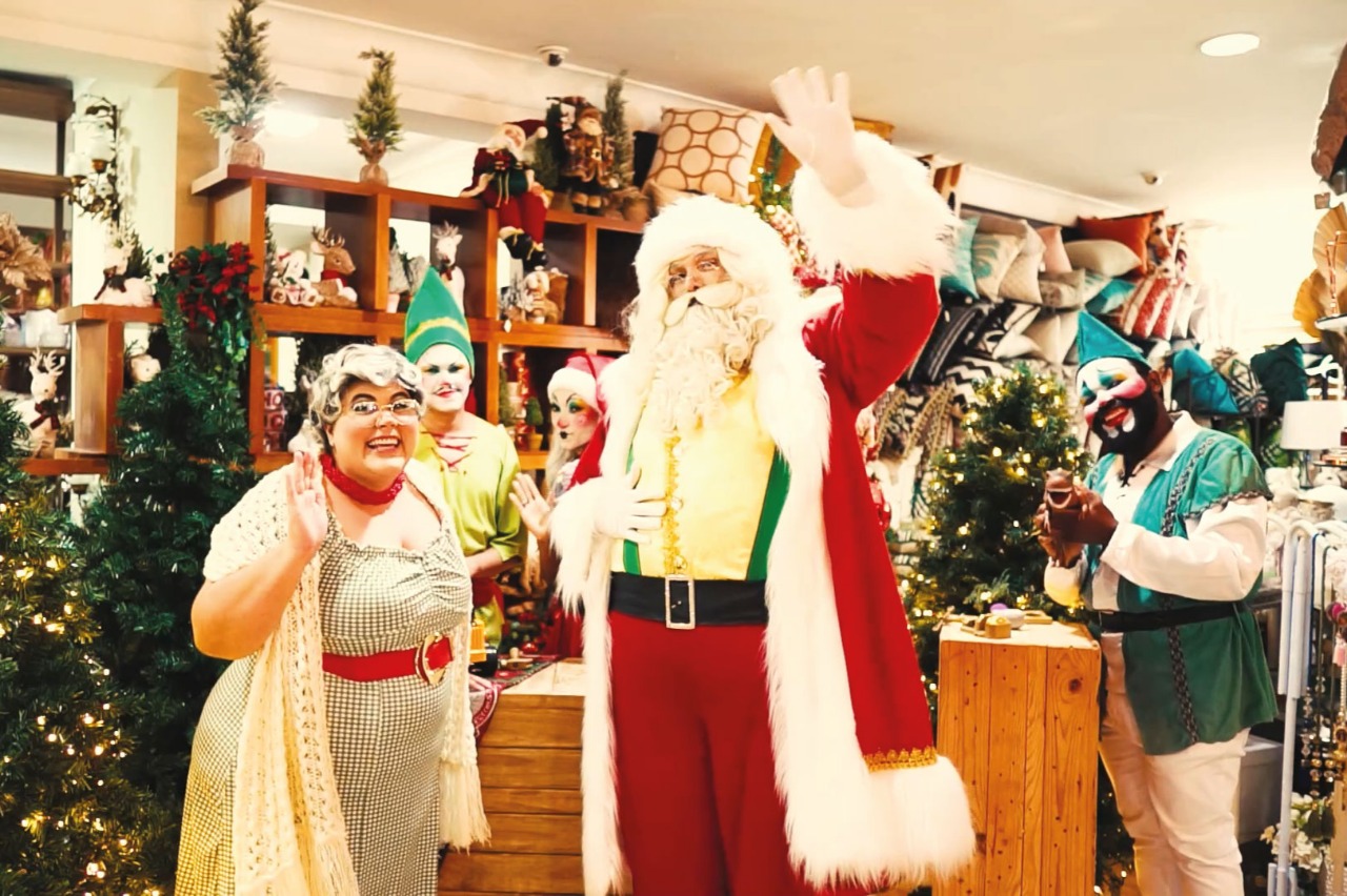 É hoje! Desfile do Papai Noel com seu trenó-elétrico passará por bairros de Franca