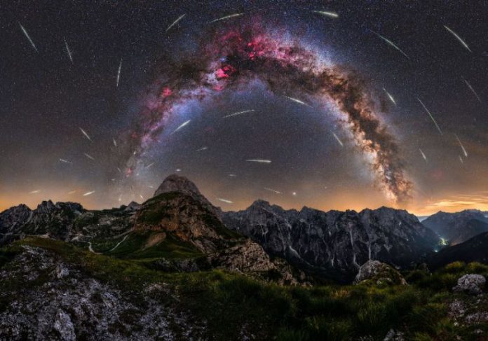 Fotógrafo faz plantão e flagra pico de chuva de estrelas cadentes. Veja foto