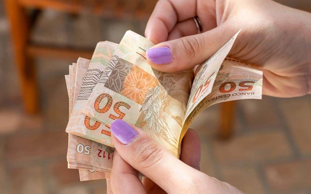 Abono salarial começa a ser pago nesta quarta-feira, 15; veja quem tem direito
