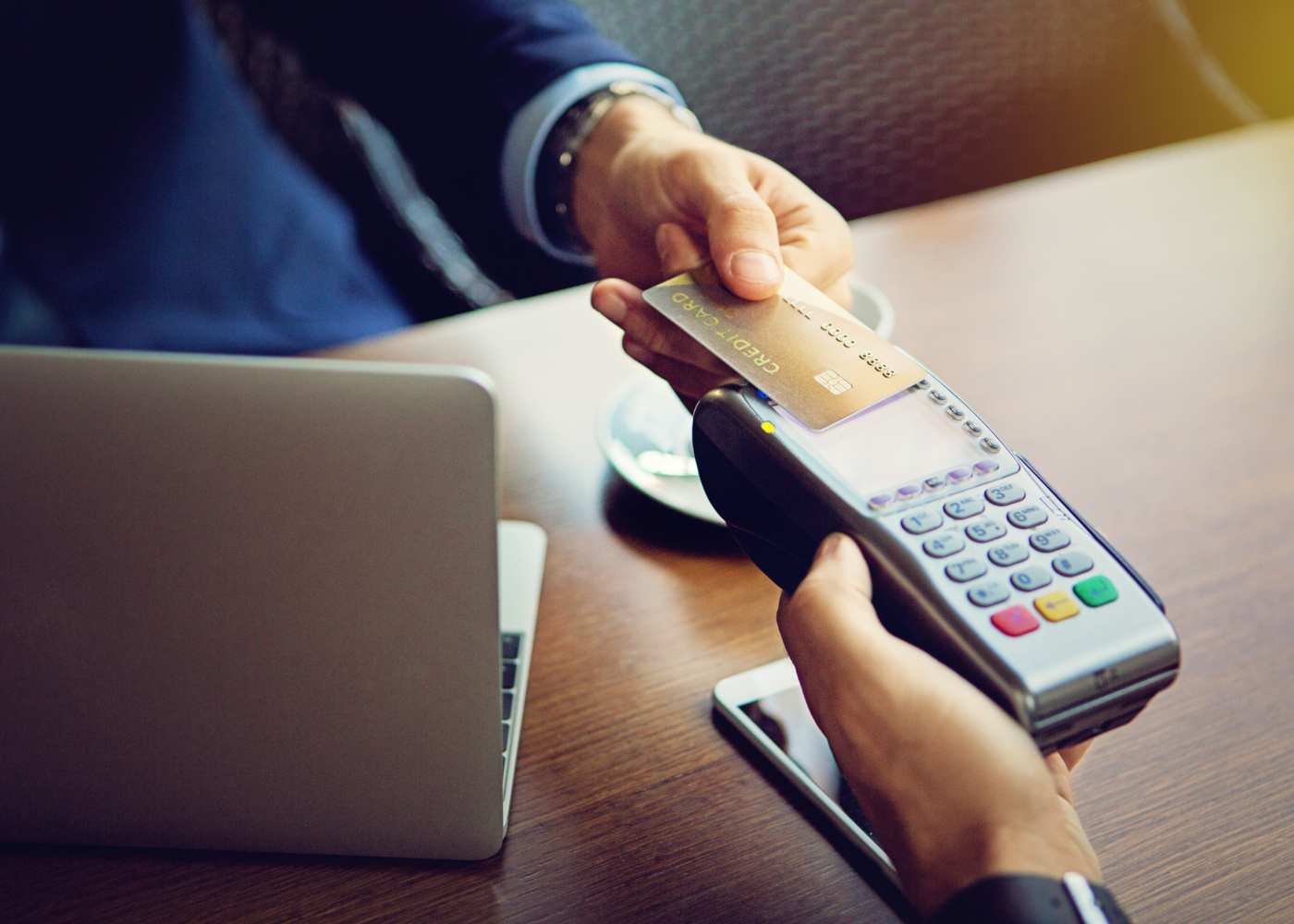 Banco Central estabelece limite de cobrança de taxa em máquinas de cartão