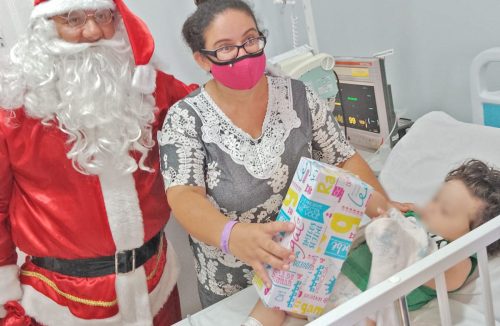 No espírito de natalino, equipe da Santa Casa faz confraternização na UTI Neonatal - Jornal da Franca