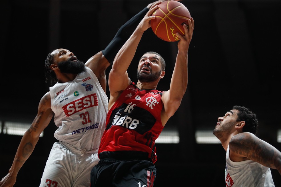 Sesi Franca bate com folga o Flamengo no Maracanãzinho e dispara na liderança do NBB
