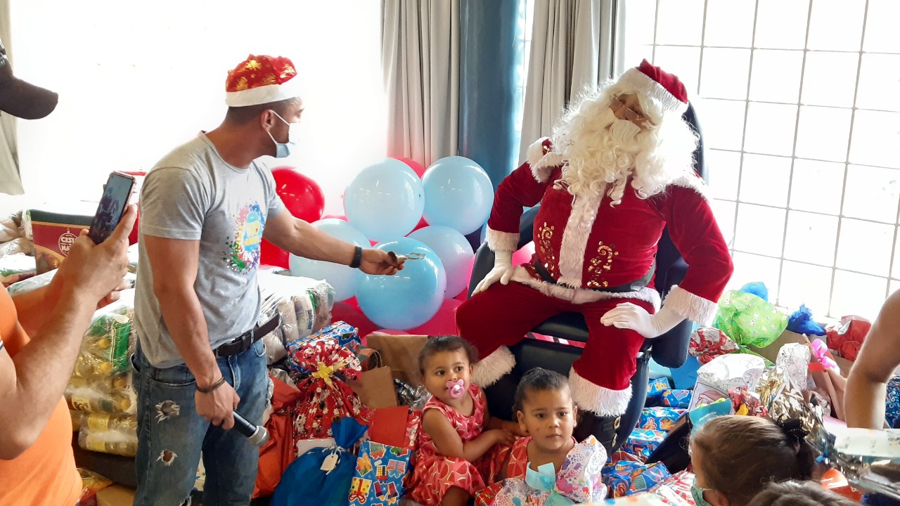 Festa de Natal para crianças e jovens em tratamento no Hospital do Câncer de Franca