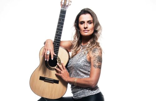 Violeira Adriana Farias apresenta show gratuito em Franca nesta quinta-feira, 02 - Jornal da Franca