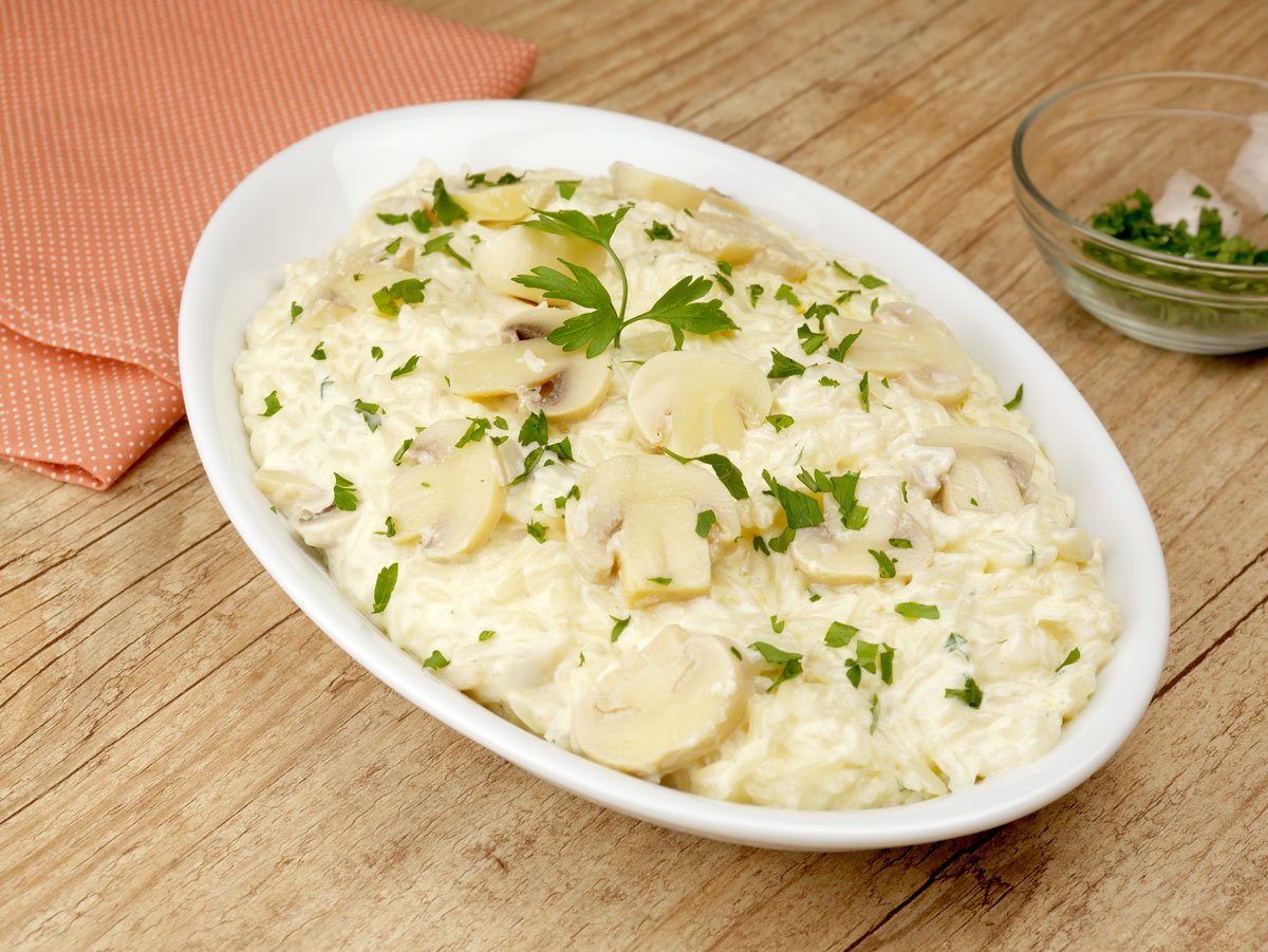 Arroz à piamontese é perfeito para reaproveitar arroz cozido: aprenda esta receita!