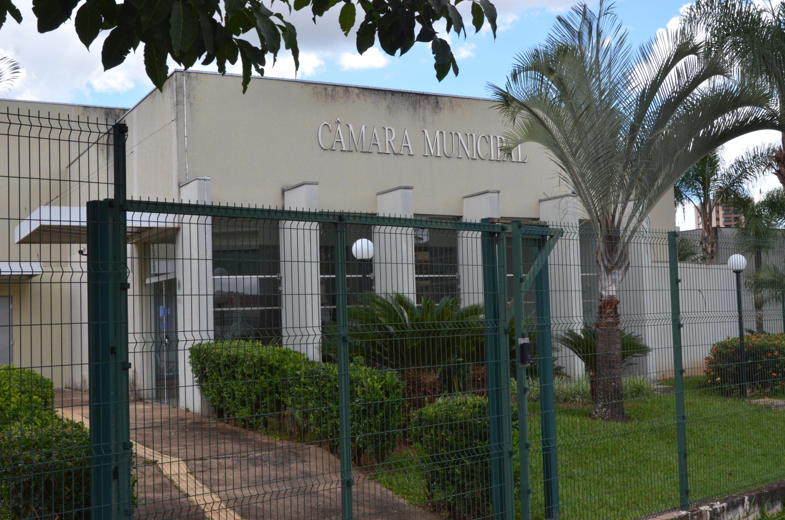 Com clima muito “pesado” na Câmara, vereadores adiam projetos que denominam ruas