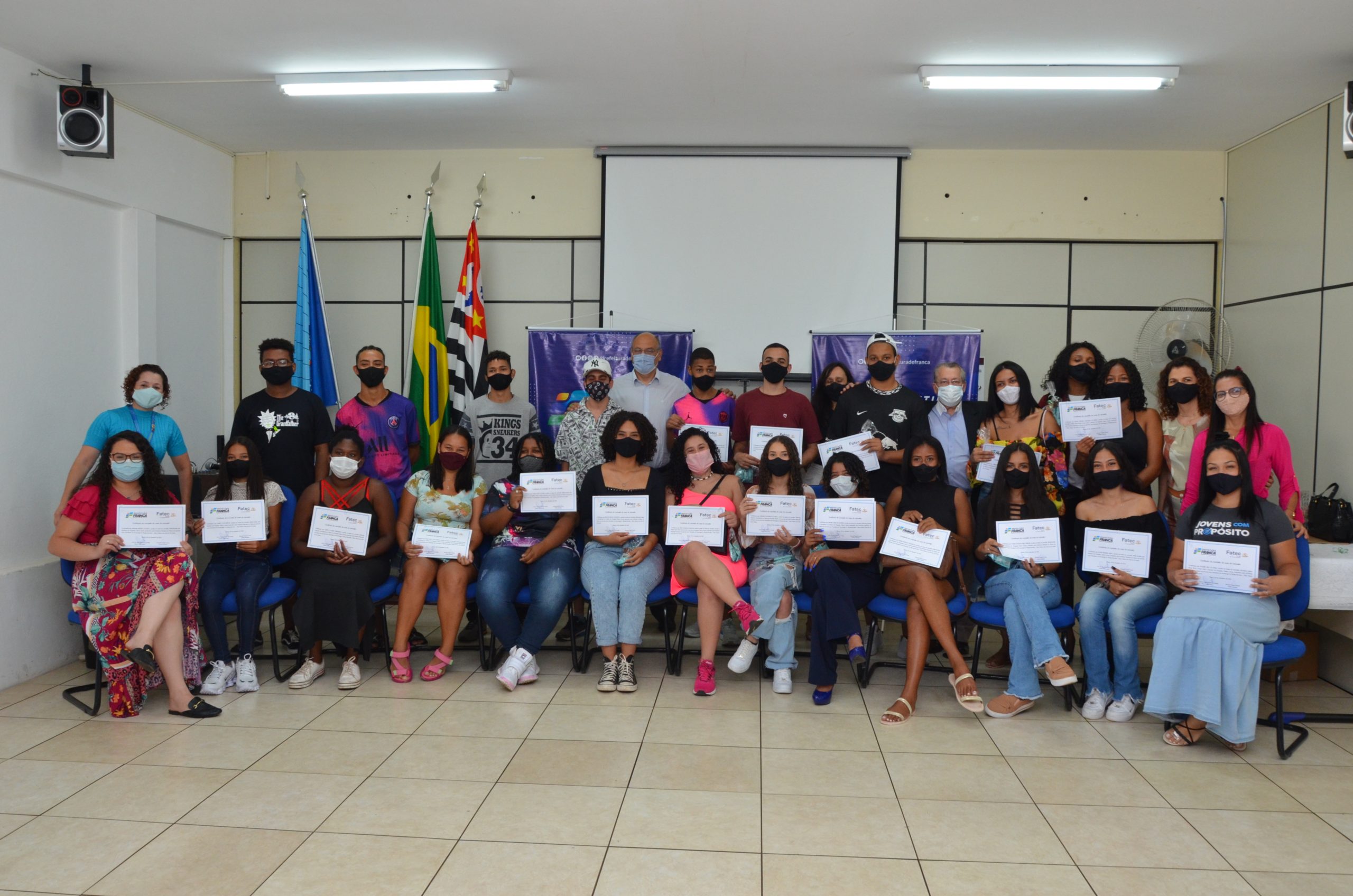 Em Franca, adolescentes do programa ‘Minha Chance Jovem’ recebem seus certificados