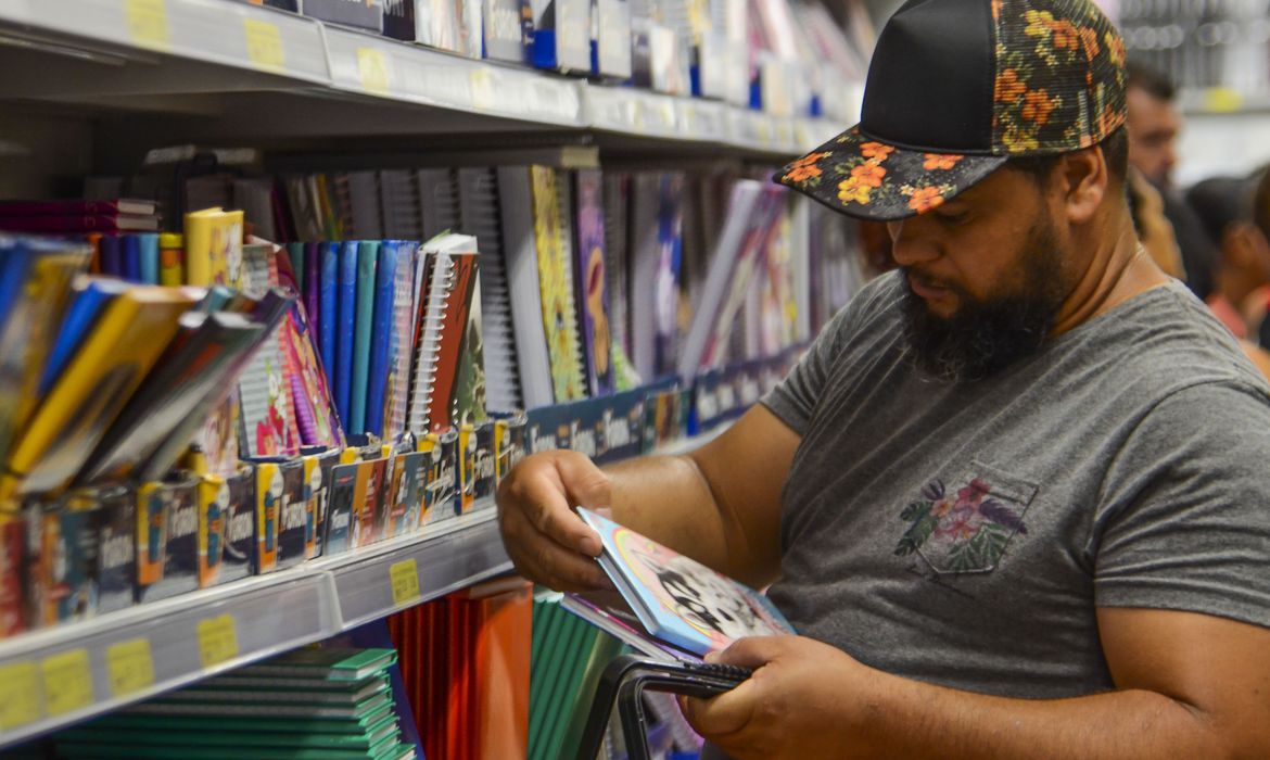 Saiba como planejar e economizar nas compras de material escolar