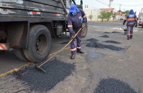 Prefeitura de Franca se esforça, mas crateras vão se multiplicando com as chuvas - Jornal da Franca