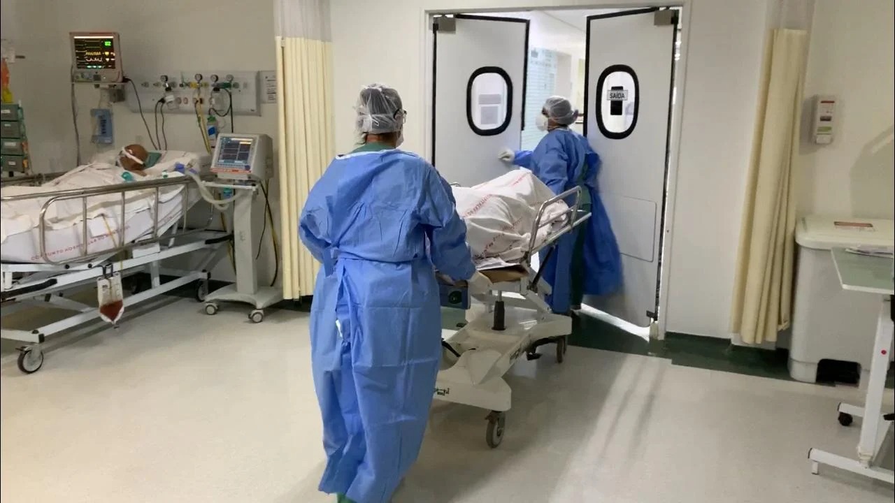 UTIs estão lotadas de pacientes não vacinados contra Covid: arrependidos, diz médica