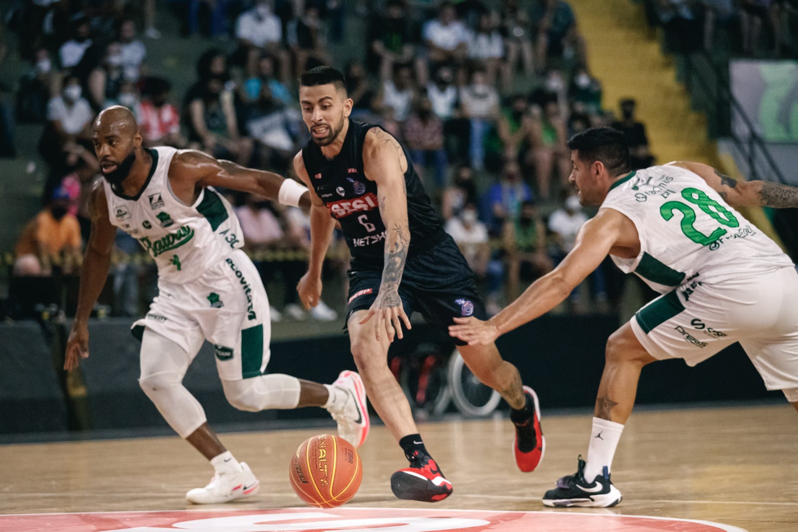 Sesi Franca enfrenta Bauru, tradicional rival, pela liderança invicta do NBB
