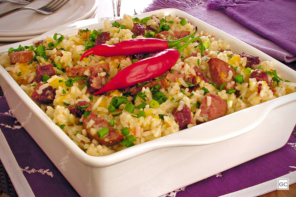 Sobrou churrasco em casa? Aprenda a fazer um delicioso arroz de carreteiro!