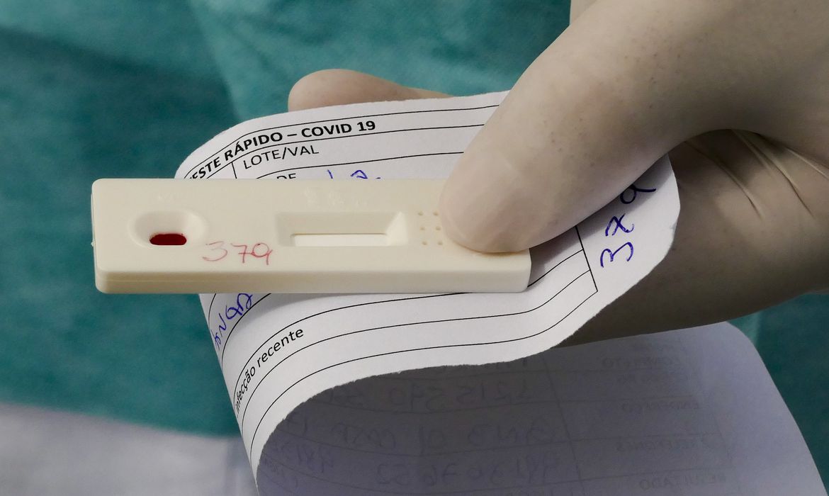 Atendimentos de suspeita de Covid-19 aumentam 85% em 15 dias no estado de SP
