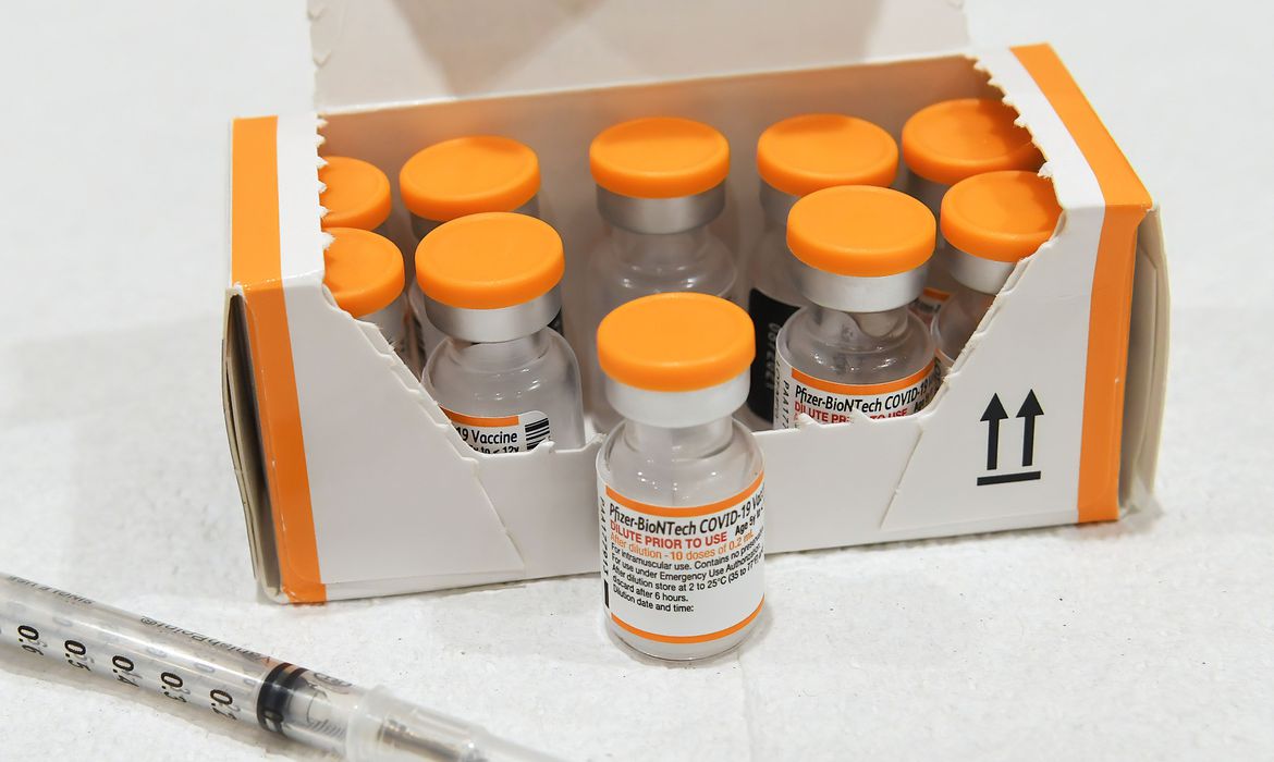 Pfizer antecipará 600 mil doses da vacina pediátrica contra a covid-19 para o Brasil