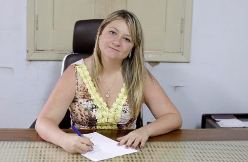 Prefeita de Cristais Paulista é reeleita por aclamação na presidência do COMAM - Jornal da Franca