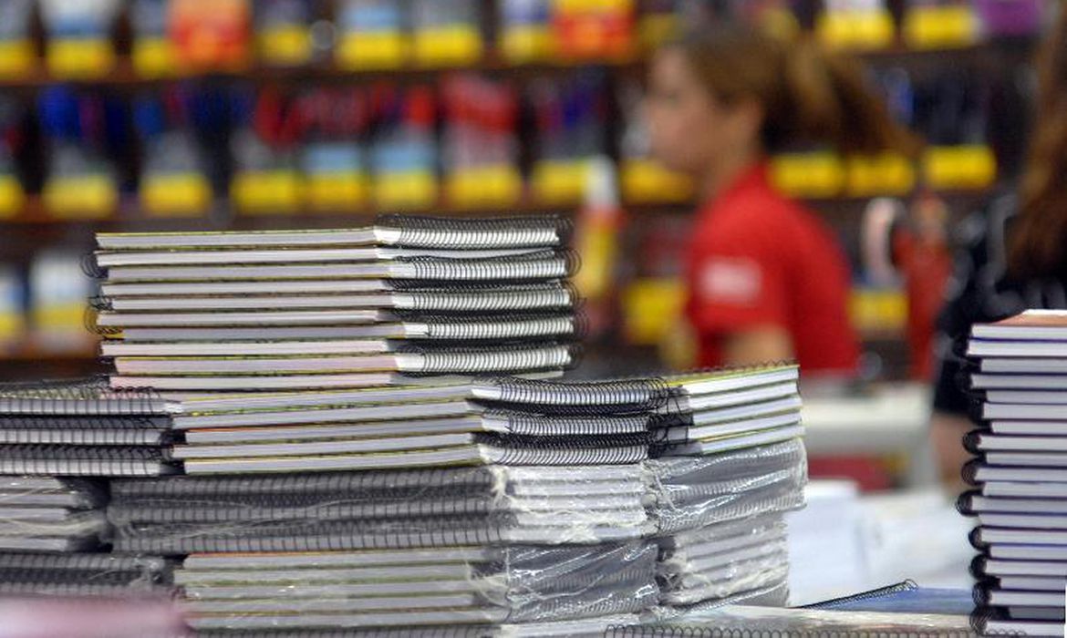 Material escolar pode variar até 381% entre lojas, aponta pesquisa do Procon-SP