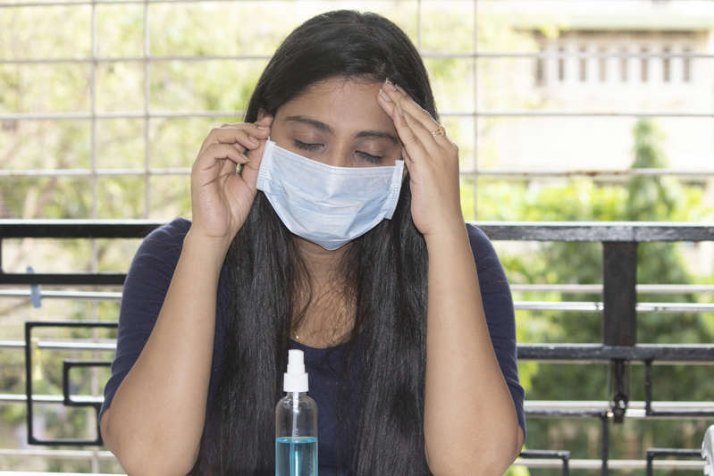 Veja os três sintomas que costumam ser os primeiros sinais de infecção da Ômicron